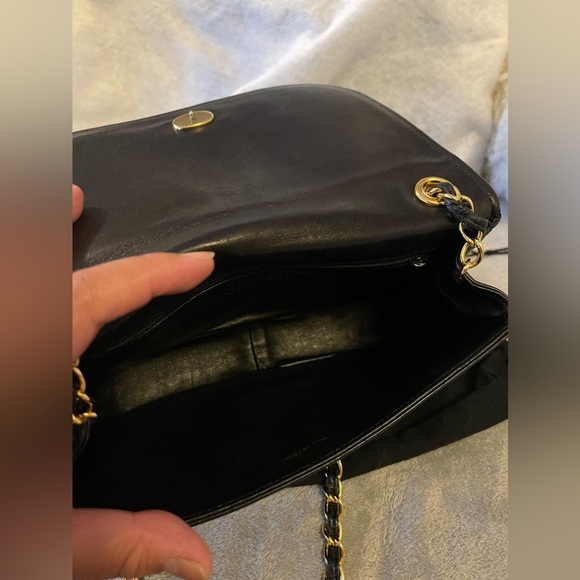 Authentic Vintage CHANEL Black Lambskin Mini CC Full Single Flap Bag - Picture 13 of 14